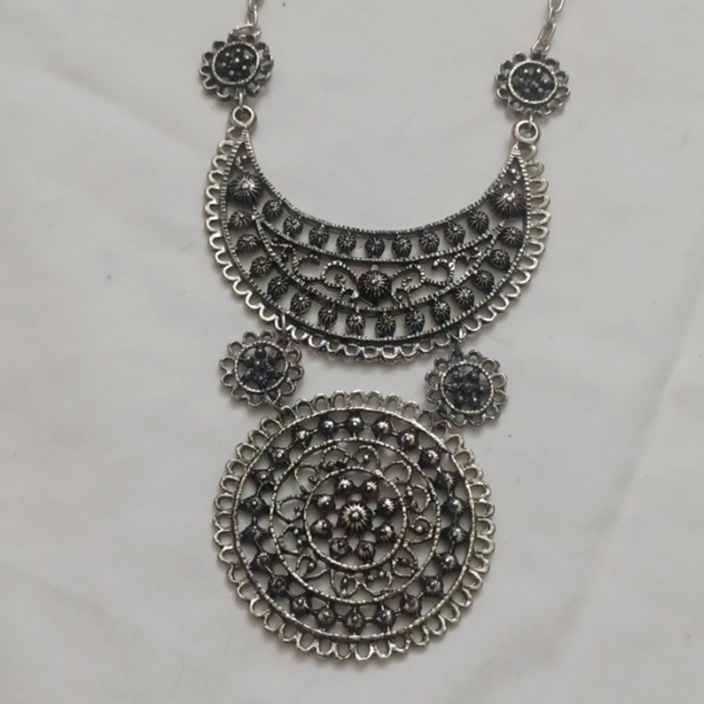 Necklace, vintage silver toned,sits at most color bones